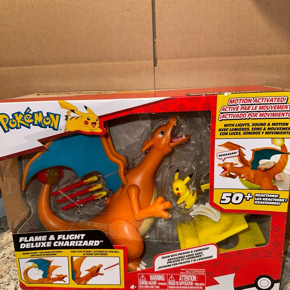 Pokemon Flame & Flight Deluxe Charizard